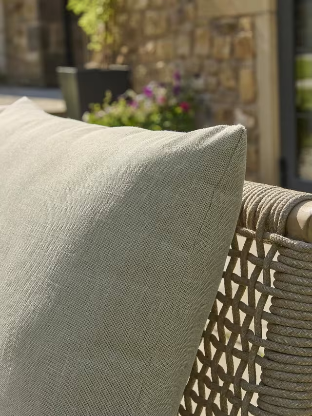 Ardin Chair