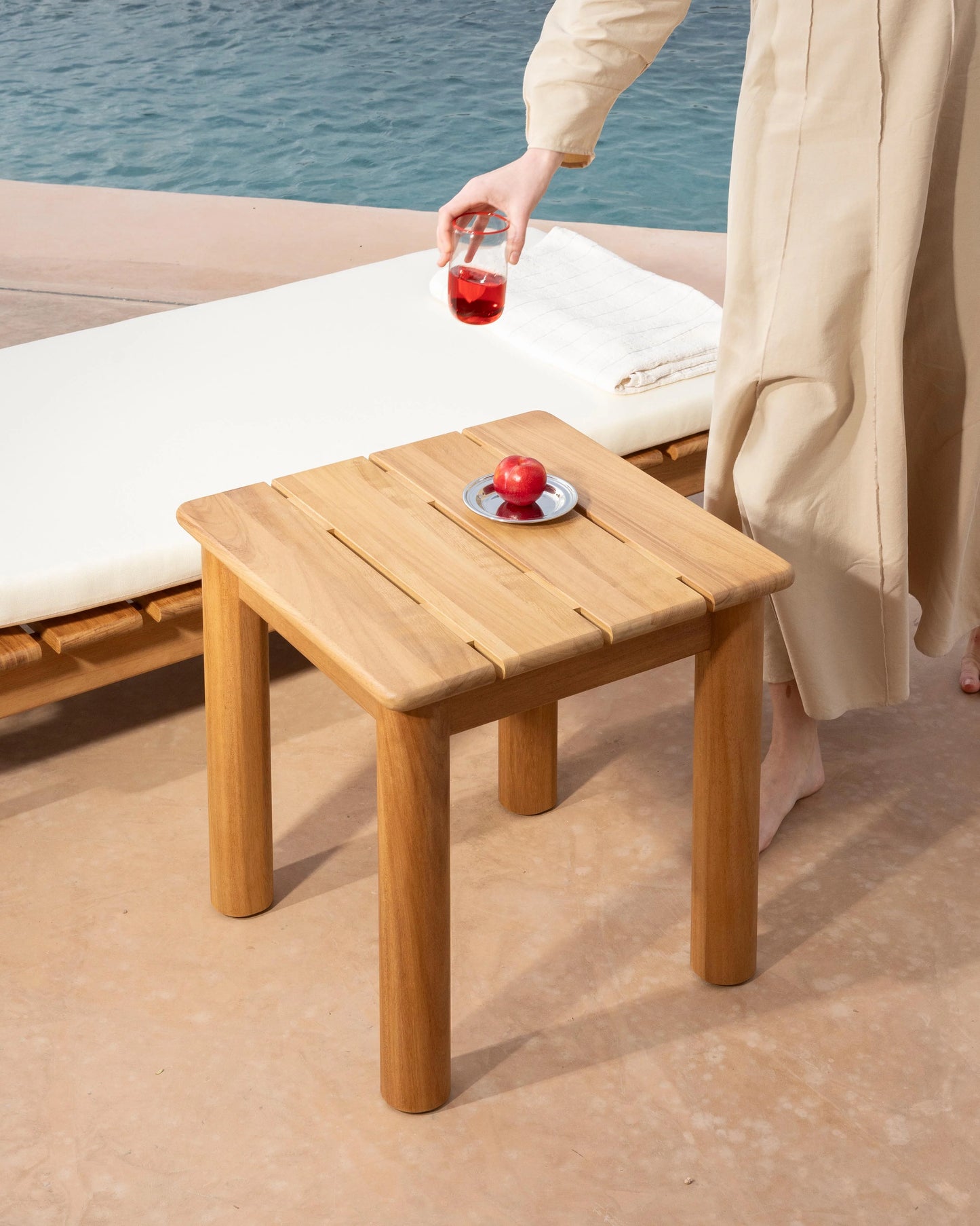 Alvora Table