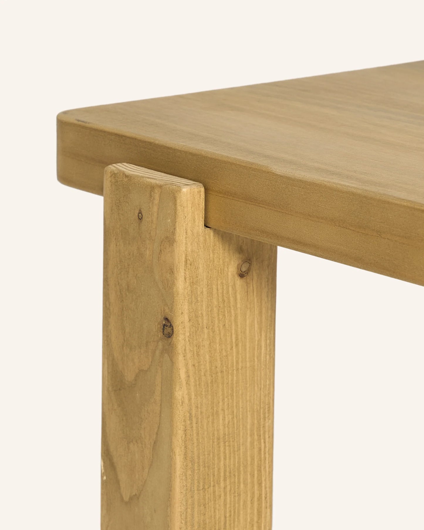 Elessa Bench
